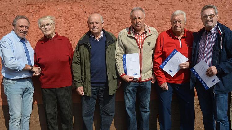 Der VdK-Ortsverband Zahlbach/Stangenroth ehrte anlässlich seiner Jahreshautversammlung einige Mitglieder: (von links) Vorsitzender Gebhard Schlereth, Erika Geis, Stefan Schlereth, Walter Panske, Heribert Panske und Dieter Reuss.  Foto: Peter Rauch