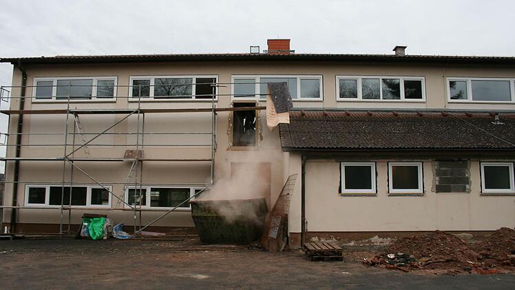 Arbeiten an der ehemaligen Schule von Stralsbach.