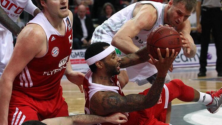 Die Brose Baskets verlieren den Krimi gegen die Bayern mit 75:76 und damit auch das Rennen um den ersten Platz. Foto: sportpress