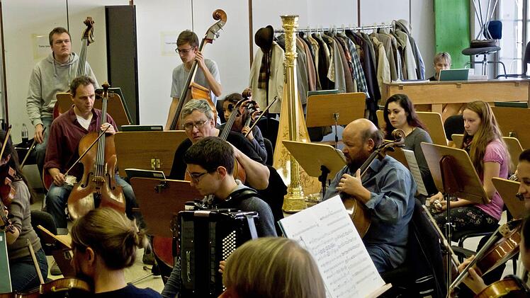 Impressionen von der Probenarbeit für das Mitmachkonzert des Landestheaters.Foto: Jochen Berger
