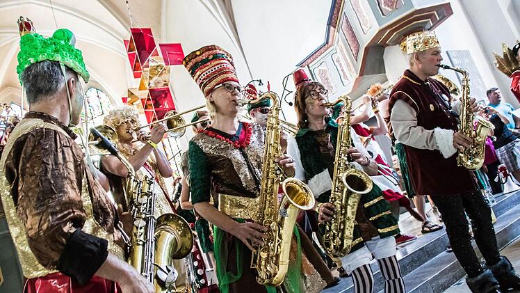Samba-Festival in Coburg: Impressionen vom Gastspiel der Quastenflosser in der Heilig-Kreuz-KircheFoto: Jochen Berger