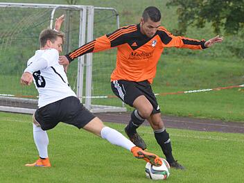 Hier noch im Trikot des SV Euerbach/Kützberg, hat sich Anthony Brinkley (r.) zur neuen Saison dem Bezirksliga-Aufsteiger FC 06 Bad Kissingen angeschlossen. Foto: Marion Wetterich