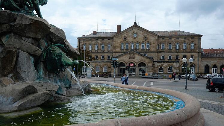 Lange fand sich kein Interessent, lange blieb das historische Empfangsgebäude im Herzen der Kleeblattstadt nutzlos. Nun kommt jedoch Bewegung in die Sache. Foto: Nikolas Pelke