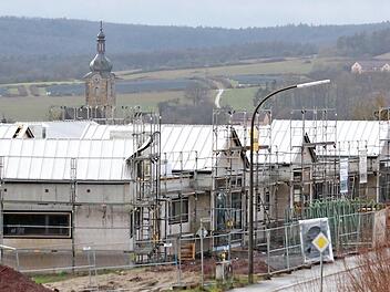 Der Neubau der Kita in Ebern steht für eine Stadt, die an Kinderbetreuungseinrichtungen und Schulen keine Wünsche übriglässt. Beim seniorengerechten Wohnen allerdings und den Lebensbedingungen für die ältere Generation herrscht Nachholbedarf.  Foto: Eckehard Kiesewetter