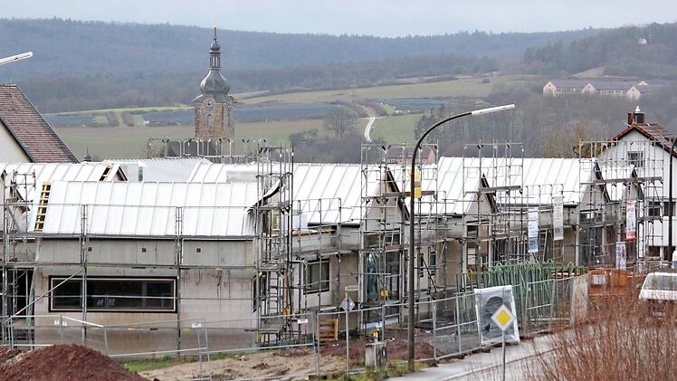 Der Neubau der Kita in Ebern steht für eine Stadt, die an Kinderbetreuungseinrichtungen und Schulen keine Wünsche übriglässt. Beim seniorengerechten Wohnen allerdings und den Lebensbedingungen für die ältere Generation herrscht Nachholbedarf.  Foto: Eckehard Kiesewetter