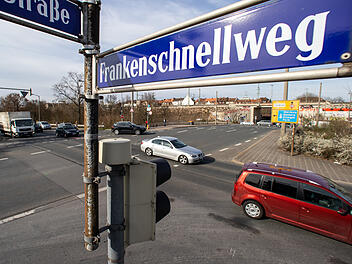 Zwei Fu&szlig;g&auml;nger bei Unfall verletzt