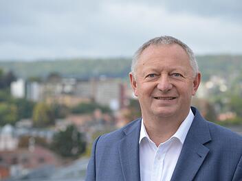 Standort mit super Aussicht: Landrat Thomas Bold auf dem Dach des einstigen Telekomhauses.