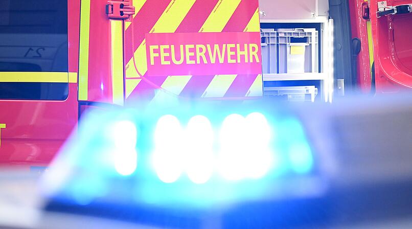Brand auf Balkon in Weißenbrunn: Feuerwehreinsatz am Morgen