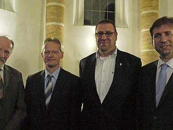 Eberhard Hofmann, Robert Heiß, Gerhard Schiffer und Landrat Hermann Ulm (v. l.)  Foto: Pauline Lindner