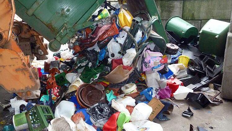Schwer loszuwerden sind solche sogenannten stoffgleichen Nichtverpackungen.  Foto: Landratsamt