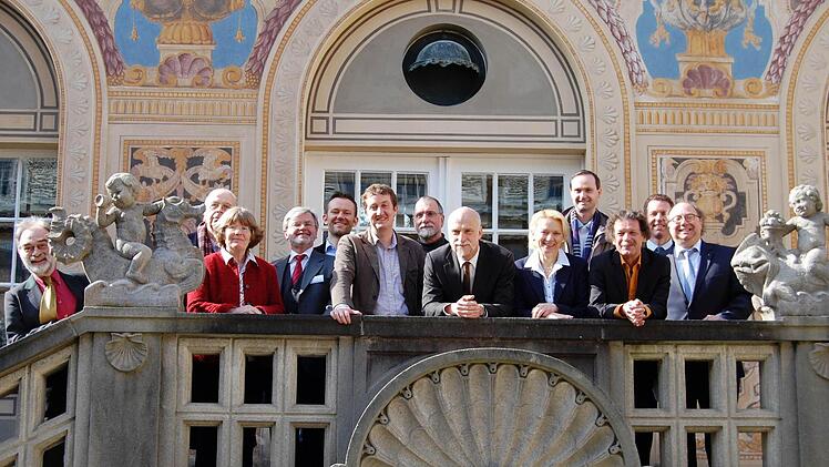 Referenten und Gastgeber des Symposiums "Kurort und Modernität" stellten sich zum Abschluss im Schmuckhof auf. Fotos: Sigismund von Dobschütz