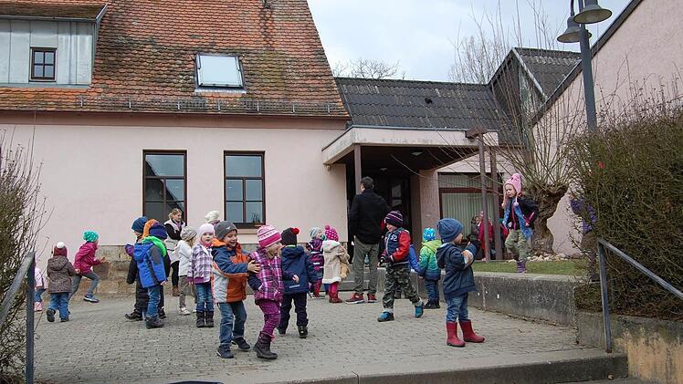 Ob diese Kinder noch in einem neuen Kindergarten spielen werden, ist fraglich. Das Projekt wird noch einige Zeit dauern. Foto: Günther Straub