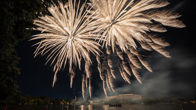 Fulminate Feuerwerk-Show beim 200. N&uuml;rnberger Volksfest