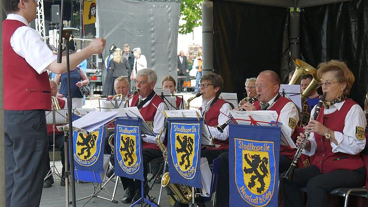 Impressoionen vom Auftakt des 26. internationalen Puppenfestivals in Neustadt. Foto: Berthold Köhler
