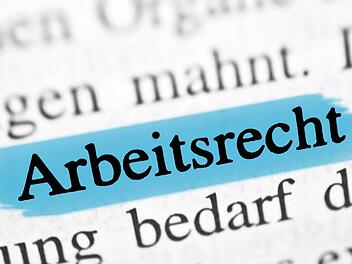 Am Arbeitsgericht Bayreuth wird die Kündigungsschutzklage des Stadtsteinacher Mesners Andreas Dremer entschieden. Am Dienstag war der erste Kammertermin. Foto: Michael Reichel/dpa