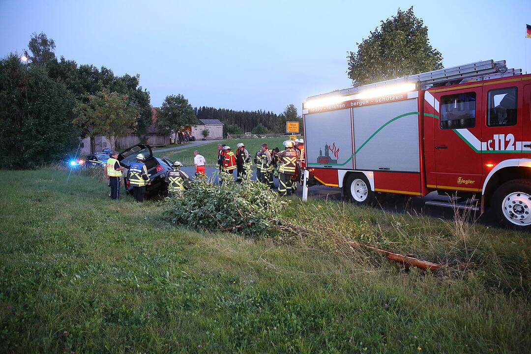 Unfall bei Rehau: Fahranfänger baut Unfall - drei Verletzte