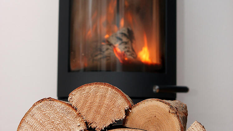 Holzofen, Kamin, Heizen mit Holz