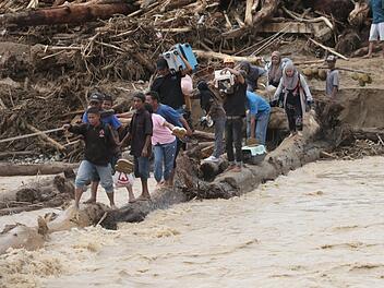 &Uuml;berschwemmungen in Indonesien