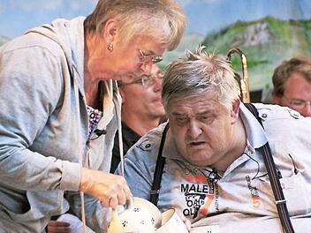 Weder vom schlechte Wetter noch vom Durchfall lässt sich "James" Jungwirth die Urlaubslaune verderben.  Fotos: Josef Hofbauer