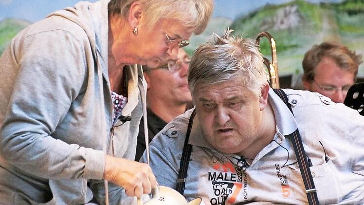 Weder vom schlechte Wetter noch vom Durchfall lässt sich "James" Jungwirth die Urlaubslaune verderben.  Fotos: Josef Hofbauer