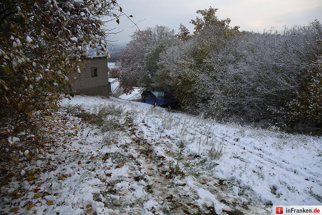 Schulbusunglück bei erstem Schnee – Bus rutscht 300 Meter den Hang hinab – Kinder zum Glück keine im Bus
