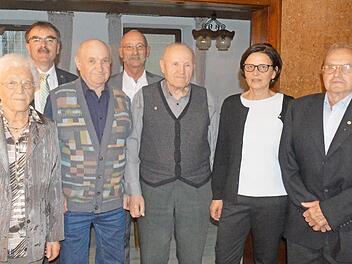 Ehrung beim VdK -Ortsverband Nüdlingen für langjährige Mitgliedschaft (von links): Rita Suckfüll, Bürgermeister Harald Hofmann, Oskar Nöth, Vorsitzender Kilian Biefel, Rudolf Nöth, Kreisgeschäftsführerin Michaela Metz und Egid Thomas.  Foto: Arthur Stollberger