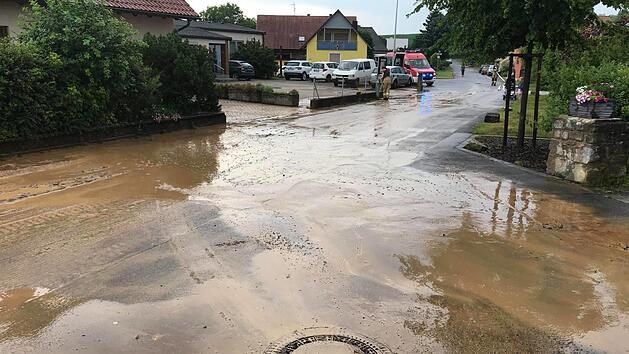 In Sylbach flutete das Gewitter diese Straße.Julian Weidinger
