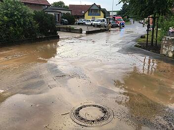 In Sylbach flutete das Gewitter diese Straße.Julian Weidinger