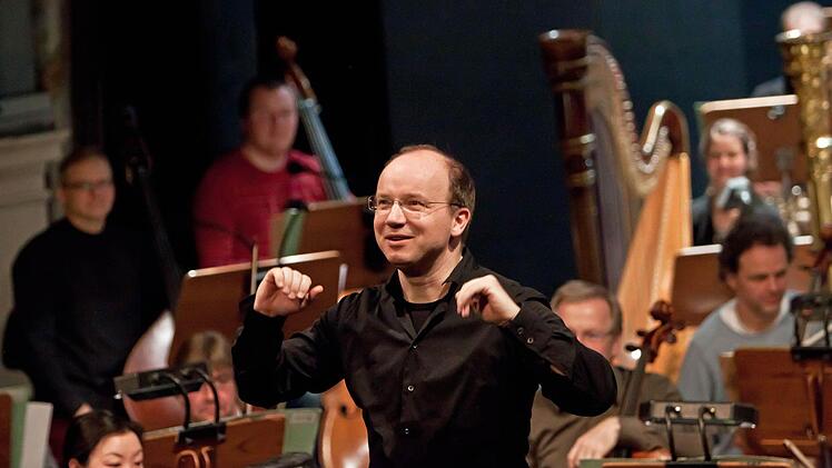 Souveräner Dirigent und begeisternder Musikerklärer: Roland Kluttig