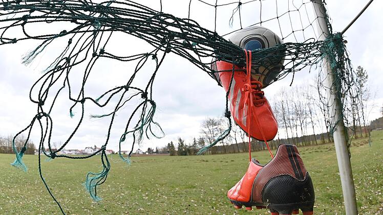 Der Saisonabbruch in den Fußball-Amateurligen ist unvermeidlich. Nun geht es um die damit verbundenen Regelungen.  Foto: Sportfoto Wolfgang Zink