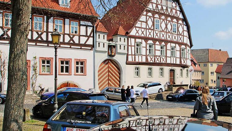 Die Altstadt mit ihren Fachwerkhäusern bildet einen interessanten Kontrast zu den GTI. Foto: Dieter Britz