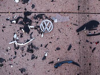 13 Gesch&auml;digte durch Teile auf der Fahrbahn der A6 im Kreis Roth