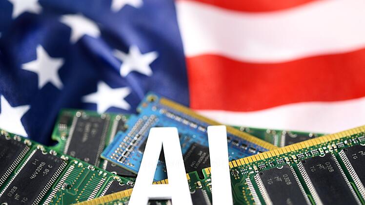 Hilft Künstliche Intelligenz bald schon dabei mit, die Demokratie in den USA abzuschaffen? Durch die Nähe der neuen US-Politik zu den Tech-Giganten könnten auch deren neuste Erfindungen für politische Ziele missbraucht werden.