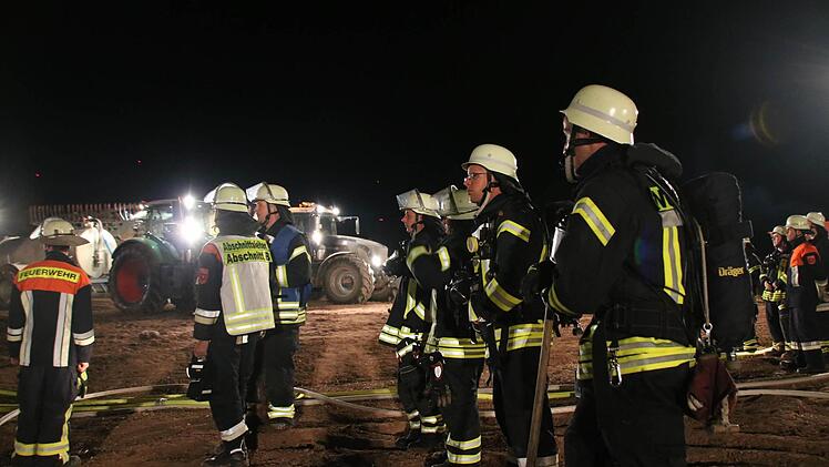 Eindrücke vom Brand in Haard in der Nacht auf Sonntag. Foto: Ralf Ruppert