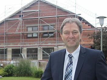 Es ist eines seiner Lieblingsthemen: die Sanierung des Freizeit- und Tourismuszentrums in Steinbach am Wald. Foto: Veronika Schadeck