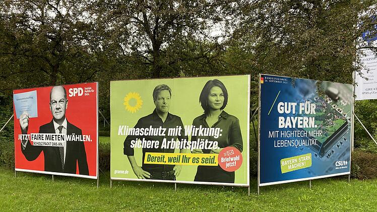 Vor der Bundestagswahl im September rühren die Parteien mit Plakaten die Werbetrommel.