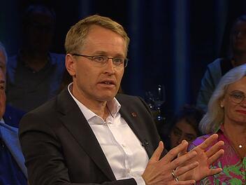 Daniel Günther setzt sich für ein Verbot von Social Media für Unter-16-Jährige ein.