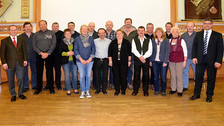 Bis zu 75 Mal haben diese Geehrten Blut gespendet. Foto: Peter Rauch