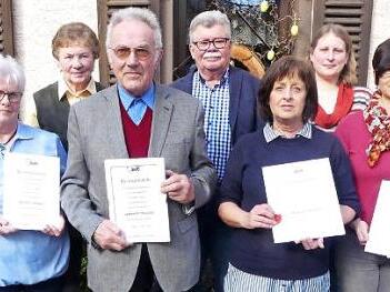 Die Geehrten der Awo Trebgast (vorne, von links) Wiltrud Burger, Leonhard Hassold, Gabriele Glaser und Kathrin Hartl mit (hinten, von links) Schriftführerin Erika Köhn, Vorsitzendem Horst Linhardt und Kassiererin Miriam Lauterbach.  Foto: Dieter Hübner