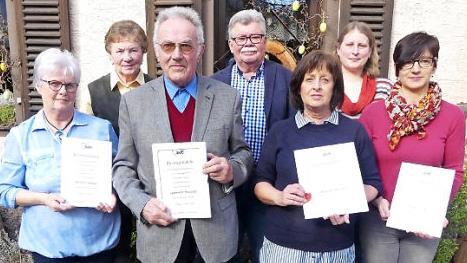Die Geehrten der Awo Trebgast (vorne, von links) Wiltrud Burger, Leonhard Hassold, Gabriele Glaser und Kathrin Hartl mit (hinten, von links) Schriftführerin Erika Köhn, Vorsitzendem Horst Linhardt und Kassiererin Miriam Lauterbach.  Foto: Dieter Hübner