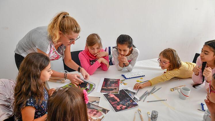 Weltkindertag: Etwa 120 junge Künstler waren am Donnerstag in der Zentralredaktion am Werkeln. Foto: Ronald Rinklef,