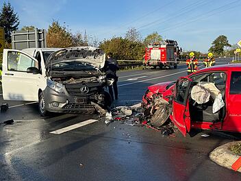 Kreis Hof: Schwerer Unfall zwischen Kleintransporter und Pkw
