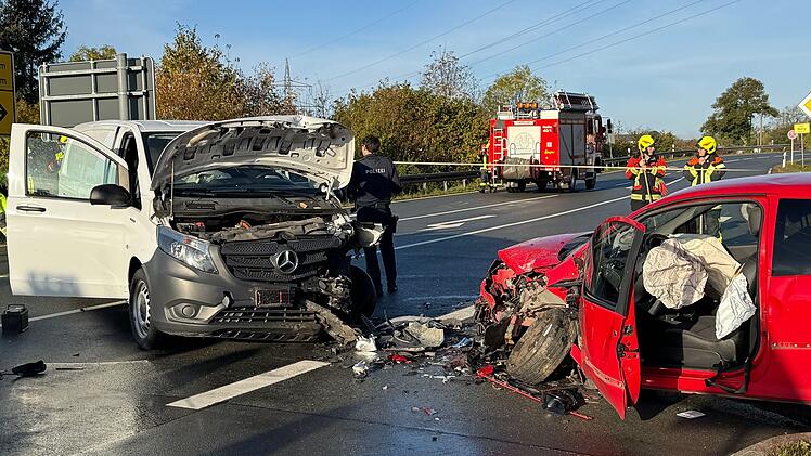 Kreis Hof: Schwerer Unfall zwischen Kleintransporter und Pkw