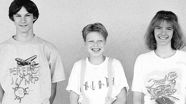 Bei den unterfr&auml;nkischen Sch&uuml;lermeisterschaften der Leichtathleten siegen die M&uuml;nnerst&auml;dter (von links) Marco Beer, Elke Schmitt und Isabell Holzheimer.