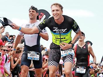 Pech hatte Triathlet Christian Birke bei der Mitteldistanz-WM in Nizza: Zwei Raddefekte warfen den Bischwinder weit zur&uuml;ck. Dass er sich &uuml;berhaupt die Finisher-Medaille umh&auml;ngen konnte und das von vielen St&uuml;rzen &uuml;berschattete Rennen verletzungsfrei &uuml;berstand, wertete der 35-J&auml;hrige als Erfolg. Jetzt richtet sich sein Fokus voll auf Hawaii. Foto: privat