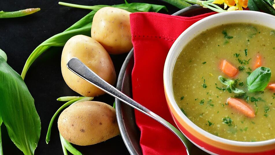 Gerade an kalten Tagen bietet es sich an, eine leckere Suppe zu kochen. Gerade an kalten Tagen bietet es sich an, eine leckere Suppe zu kochen.
