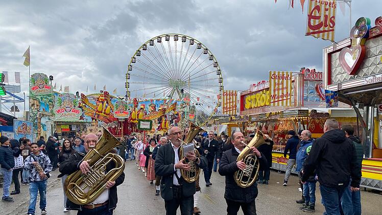 O'zapft is! Das Fr&uuml;hlingsfest am Dutzendteich beginnt