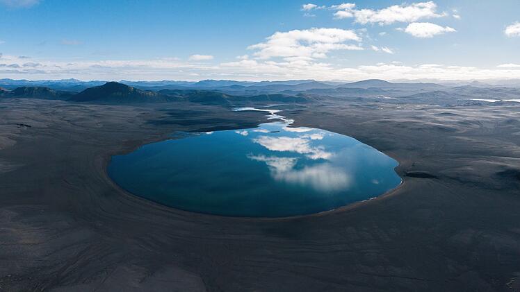 Damals wuchsen in Island noch W&auml;lder und Pflanzen. Die Doku "Vor der Eiszeit - Jagd nach dem &auml;ltesten Erbgut der Welt" wagt eine Reise in die Vergangenheit und einen Blick in die Zukunft.