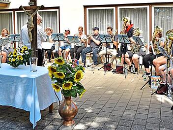 Der Posaunenchor mit seinem Dirigenten Martin Scherer gestaltete den Gottesdienst mit.