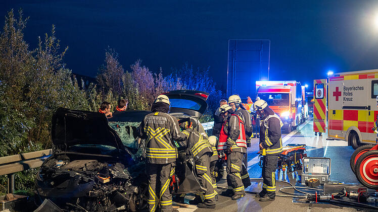 Geisterfahrer verursacht schweren Unfall auf der A70: Fahrschulauto beteiligt